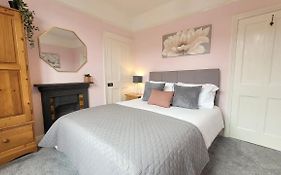 Hartoft St - 2 Bed Near River